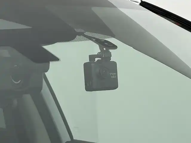 日産 エクストレイル G e－4ORCE 道央・札幌 2024(令6)年 1万km ブリリアントホワイトパール ・４WD/・純正メモリーナビゲーション/　BT/USB/AppleCarPlay/フルセグ/・社外ドライブレコーダー前後（SN-TW86）/・ビルトインETC2.0/・ワイヤレス充電/・アラウンドビューモニター/・エマージェンシーブレーキ/・プロパイロット/・レーダークルーズコントロール/・リアクロストラフィックアラート/・駐車支援/・デジタルインナーミラー/・HUD/・オートブレーキホールド/・横滑り防止装置/・前後コーナーセンサー/・前席パワーシート（D席メモリ付）/・レザーシート/・全席シートヒーター/・ステアリングヒーター/・オートライト/・LEDヘッドライト/・オートマチックハイビーム/・純正フロアマット/・スマートキー/・プッシュスタート/・スペアキー1本/・ルーフレール/・純正AW19インチ/・保証書あり/・取説あり