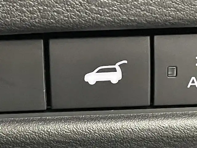 日産 エクストレイル G e－4ORCE 道央・札幌 2024(令6)年 1万km ブリリアントホワイトパール ・４WD/・純正メモリーナビゲーション/　BT/USB/AppleCarPlay/フルセグ/・社外ドライブレコーダー前後（SN-TW86）/・ビルトインETC2.0/・ワイヤレス充電/・アラウンドビューモニター/・エマージェンシーブレーキ/・プロパイロット/・レーダークルーズコントロール/・リアクロストラフィックアラート/・駐車支援/・デジタルインナーミラー/・HUD/・オートブレーキホールド/・横滑り防止装置/・前後コーナーセンサー/・前席パワーシート（D席メモリ付）/・レザーシート/・全席シートヒーター/・ステアリングヒーター/・オートライト/・LEDヘッドライト/・オートマチックハイビーム/・純正フロアマット/・スマートキー/・プッシュスタート/・スペアキー1本/・ルーフレール/・純正AW19インチ/・保証書あり/・取説あり