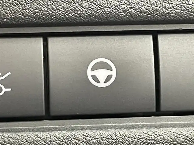 日産 エクストレイル G e－4ORCE 道央・札幌 2024(令6)年 1万km ブリリアントホワイトパール ・４WD/・純正メモリーナビゲーション/　BT/USB/AppleCarPlay/フルセグ/・社外ドライブレコーダー前後（SN-TW86）/・ビルトインETC2.0/・ワイヤレス充電/・アラウンドビューモニター/・エマージェンシーブレーキ/・プロパイロット/・レーダークルーズコントロール/・リアクロストラフィックアラート/・駐車支援/・デジタルインナーミラー/・HUD/・オートブレーキホールド/・横滑り防止装置/・前後コーナーセンサー/・前席パワーシート（D席メモリ付）/・レザーシート/・全席シートヒーター/・ステアリングヒーター/・オートライト/・LEDヘッドライト/・オートマチックハイビーム/・純正フロアマット/・スマートキー/・プッシュスタート/・スペアキー1本/・ルーフレール/・純正AW19インチ/・保証書あり/・取説あり