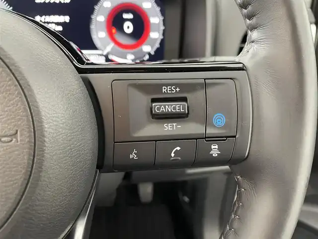 日産 エクストレイル G e－4ORCE 道央・札幌 2024(令6)年 1万km ブリリアントホワイトパール ・４WD/・純正メモリーナビゲーション/　BT/USB/AppleCarPlay/フルセグ/・社外ドライブレコーダー前後（SN-TW86）/・ビルトインETC2.0/・ワイヤレス充電/・アラウンドビューモニター/・エマージェンシーブレーキ/・プロパイロット/・レーダークルーズコントロール/・リアクロストラフィックアラート/・駐車支援/・デジタルインナーミラー/・HUD/・オートブレーキホールド/・横滑り防止装置/・前後コーナーセンサー/・前席パワーシート（D席メモリ付）/・レザーシート/・全席シートヒーター/・ステアリングヒーター/・オートライト/・LEDヘッドライト/・オートマチックハイビーム/・純正フロアマット/・スマートキー/・プッシュスタート/・スペアキー1本/・ルーフレール/・純正AW19インチ/・保証書あり/・取説あり