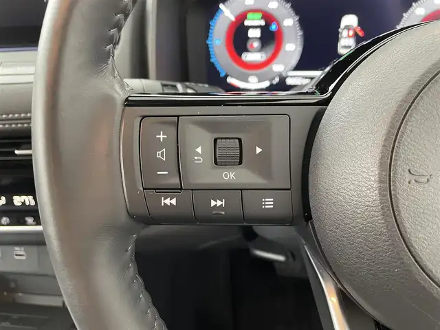 日産 エクストレイル G e－4ORCE 道央・札幌 2024(令6)年 1万km ブリリアントホワイトパール ・４WD/・純正メモリーナビゲーション/　BT/USB/AppleCarPlay/フルセグ/・社外ドライブレコーダー前後（SN-TW86）/・ビルトインETC2.0/・ワイヤレス充電/・アラウンドビューモニター/・エマージェンシーブレーキ/・プロパイロット/・レーダークルーズコントロール/・リアクロストラフィックアラート/・駐車支援/・デジタルインナーミラー/・HUD/・オートブレーキホールド/・横滑り防止装置/・前後コーナーセンサー/・前席パワーシート（D席メモリ付）/・レザーシート/・全席シートヒーター/・ステアリングヒーター/・オートライト/・LEDヘッドライト/・オートマチックハイビーム/・純正フロアマット/・スマートキー/・プッシュスタート/・スペアキー1本/・ルーフレール/・純正AW19インチ/・保証書あり/・取説あり