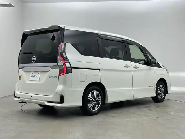 日産 セレナ e－パワー ハイウェイスター V 埼玉県 2022(令4)年 4.4万km ブリリアントホワイトパール プロパイロット　純正１０インチナビ　フリップダウンモニター　アラウンドビューモニター　ＢＳＩ　ビルトインＥＴＣ　ドライブレコーダー　レーダークルーズ　インテリジェントルームミラー　ＨＤＭＩ　ＬＥＤ