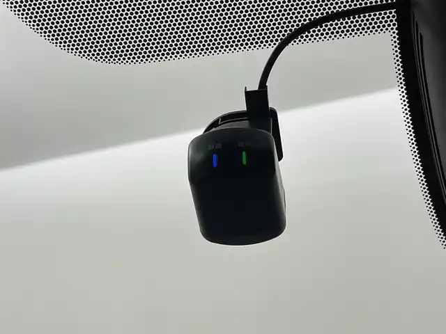 日産 セレナ e－パワー ハイウェイスター V 埼玉県 2022(令4)年 4.4万km ブリリアントホワイトパール プロパイロット　純正１０インチナビ　フリップダウンモニター　アラウンドビューモニター　ＢＳＩ　ビルトインＥＴＣ　ドライブレコーダー　レーダークルーズ　インテリジェントルームミラー　ＨＤＭＩ　ＬＥＤ