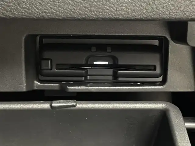 日産 セレナ e－パワー ハイウェイスター V 埼玉県 2022(令4)年 4.4万km ブリリアントホワイトパール プロパイロット　純正１０インチナビ　フリップダウンモニター　アラウンドビューモニター　ＢＳＩ　ビルトインＥＴＣ　ドライブレコーダー　レーダークルーズ　インテリジェントルームミラー　ＨＤＭＩ　ＬＥＤ