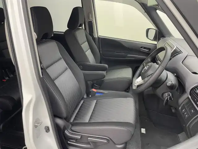 日産 セレナ e－パワー ハイウェイスター V 埼玉県 2022(令4)年 4.4万km ブリリアントホワイトパール プロパイロット　純正１０インチナビ　フリップダウンモニター　アラウンドビューモニター　ＢＳＩ　ビルトインＥＴＣ　ドライブレコーダー　レーダークルーズ　インテリジェントルームミラー　ＨＤＭＩ　ＬＥＤ