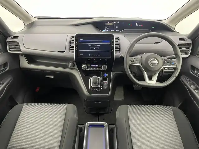 日産 セレナ e－パワー ハイウェイスター V 埼玉県 2022(令4)年 4.4万km ブリリアントホワイトパール プロパイロット　純正１０インチナビ　フリップダウンモニター　アラウンドビューモニター　ＢＳＩ　ビルトインＥＴＣ　ドライブレコーダー　レーダークルーズ　インテリジェントルームミラー　ＨＤＭＩ　ＬＥＤ