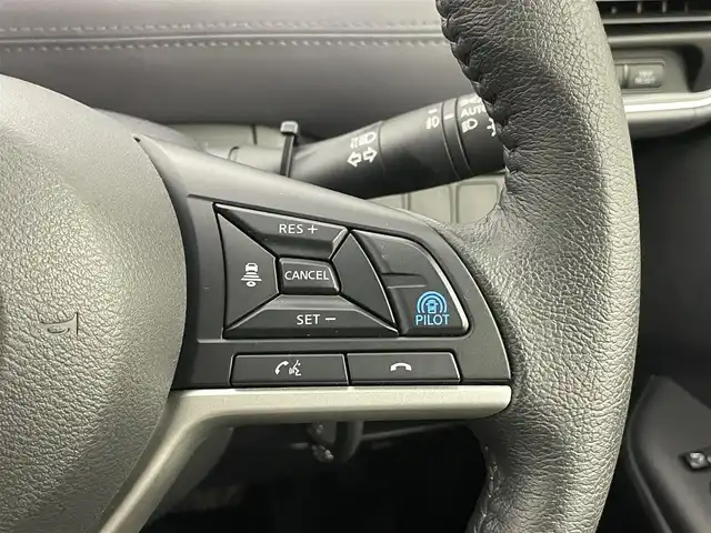 日産 セレナ e－パワー ハイウェイスター V 埼玉県 2022(令4)年 4.4万km ブリリアントホワイトパール プロパイロット　純正１０インチナビ　フリップダウンモニター　アラウンドビューモニター　ＢＳＩ　ビルトインＥＴＣ　ドライブレコーダー　レーダークルーズ　インテリジェントルームミラー　ＨＤＭＩ　ＬＥＤ