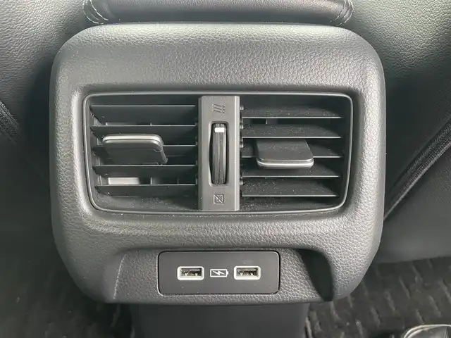 ホンダ ＺＲ－Ｖ ハイブリッド 富山県 2024(令6)年 3.2万km クリスタルブラックパール ４ＷＤ／/アラウンドビューモニター／/メーカーナビ／/フルセグＴＶ／/Ｂｌｕｅｔｏｏｔｈ／/前席パワーシート／/全席シートヒーター／/ステアリングヒーター／/ビルトインＥＴＣ／/パワーバックドア／/パドルシフト