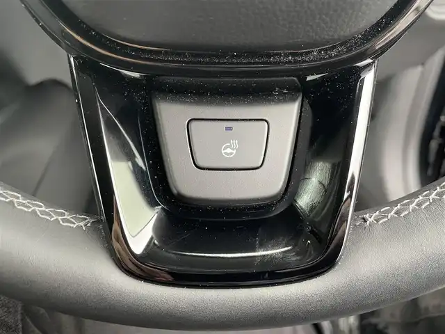 ホンダ ＺＲ－Ｖ ハイブリッド 富山県 2024(令6)年 3.2万km クリスタルブラックパール ４ＷＤ／/アラウンドビューモニター／/メーカーナビ／/フルセグＴＶ／/Ｂｌｕｅｔｏｏｔｈ／/前席パワーシート／/全席シートヒーター／/ステアリングヒーター／/ビルトインＥＴＣ／/パワーバックドア／/パドルシフト