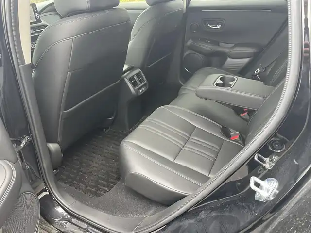 ホンダ ＺＲ－Ｖ ハイブリッド 富山県 2024(令6)年 3.2万km クリスタルブラックパール ４ＷＤ／/アラウンドビューモニター／/メーカーナビ／/フルセグＴＶ／/Ｂｌｕｅｔｏｏｔｈ／/前席パワーシート／/全席シートヒーター／/ステアリングヒーター／/ビルトインＥＴＣ／/パワーバックドア／/パドルシフト