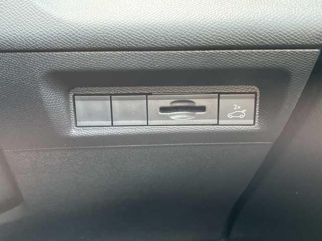 プジョー プジョー ４０８ GT 沖縄県 2023(令5)年 1万km パール ワンオーナー/メーカーオプションナビ/全方位カメラ/オーディオ（Ｂｌｕｅｔｏｏｔｈ）/衝突被害軽減ブレーキ/レーンキープアシスト/コーナーセンサー/ステアリングスイッチ/ＬＥＤヘッドライト/ウィンカーミラー/パドルシフト/置くだけ充電/ステアリングスイッチ/ハンドルヒーター