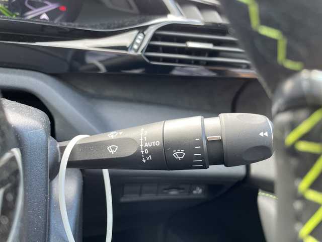 プジョー プジョー ４０８ GT 沖縄県 2023(令5)年 1万km パール ワンオーナー/メーカーオプションナビ/全方位カメラ/オーディオ（Ｂｌｕｅｔｏｏｔｈ）/衝突被害軽減ブレーキ/レーンキープアシスト/コーナーセンサー/ステアリングスイッチ/ＬＥＤヘッドライト/ウィンカーミラー/パドルシフト/置くだけ充電/ステアリングスイッチ/ハンドルヒーター