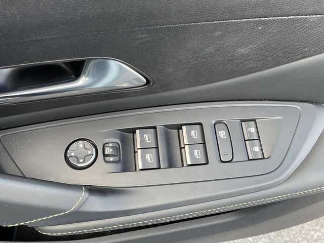 プジョー プジョー ４０８ GT 沖縄県 2023(令5)年 1万km パール ワンオーナー/メーカーオプションナビ/全方位カメラ/オーディオ（Ｂｌｕｅｔｏｏｔｈ）/衝突被害軽減ブレーキ/レーンキープアシスト/コーナーセンサー/ステアリングスイッチ/ＬＥＤヘッドライト/ウィンカーミラー/パドルシフト/置くだけ充電/ステアリングスイッチ/ハンドルヒーター