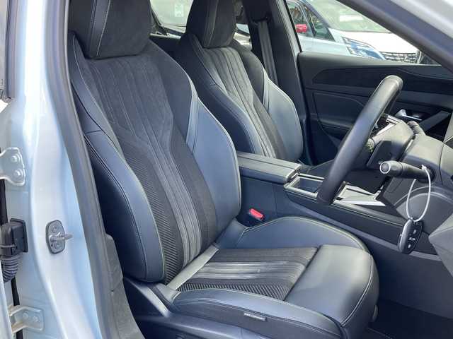 プジョー プジョー ４０８ GT 沖縄県 2023(令5)年 1万km パール ワンオーナー/メーカーオプションナビ/全方位カメラ/オーディオ（Ｂｌｕｅｔｏｏｔｈ）/衝突被害軽減ブレーキ/レーンキープアシスト/コーナーセンサー/ステアリングスイッチ/ＬＥＤヘッドライト/ウィンカーミラー/パドルシフト/置くだけ充電/ステアリングスイッチ/ハンドルヒーター