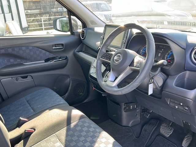 日産 デイズ ハイウェイスターX 岐阜県 2021(令3)年 1.8万km フローズンバニラパール/アッシュブラウンM 登録時走行距離17164km/全方位カメラ/純正９インチナビ/フルセグＴＶ/バックカメラ/エマージェンシーブレーキ/ＬＥＤヘッドライト/フロントフォグランプ/オートライト/プッシュスタート/スマートキー/純正アルミホイール/禁煙車/ツートンカラー/前後コーナーセンサー/CDチェンジャー/USB入力端子/ドライブレコーダー