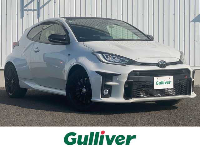 トヨタ ＧＲヤリス RZ 熊本県 2022(令4)年 4.3万km プラチナホワイトパールマイカ 純正ナビ/・AM/FM/CD/USB/BT/・フルセグTV/バックカメラ/トヨタセーフティセンス/・レーントレーシングアシスト/・プリクラッシュセーフティシステム/・ブラインドスポットモニター/・クリアランスソナー/・リヤクロストラフィックアラート/・ロードサインアシスト/・ヘッドアップディスプレイ/・レーダークルーズコントロール/・オートマチックハイビーム/・車両接近通報装置/前後コーナーセンサー/革巻きステアリング/・ステアリングリモコン/・ステアリングヒーター/オートライト/・LEDライト/・フォグランプ/・ヘッドライトレベライザー/D/N席シートヒーター/電動格納ミラー/・ウィンカーミラー/前後ドライブレコーダー（TZ-DR210）/純正フロアマット/純正アルミホイール/スマートキー/・スペアキー