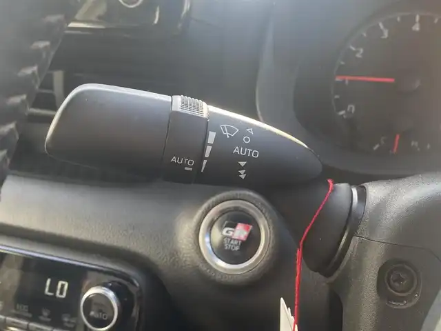 トヨタ ＧＲヤリス RZ 熊本県 2022(令4)年 4.3万km プラチナホワイトパールマイカ 純正ナビ/・AM/FM/CD/USB/BT/・フルセグTV/バックカメラ/トヨタセーフティセンス/・レーントレーシングアシスト/・プリクラッシュセーフティシステム/・ブラインドスポットモニター/・クリアランスソナー/・リヤクロストラフィックアラート/・ロードサインアシスト/・ヘッドアップディスプレイ/・レーダークルーズコントロール/・オートマチックハイビーム/・車両接近通報装置/前後コーナーセンサー/革巻きステアリング/・ステアリングリモコン/・ステアリングヒーター/オートライト/・LEDライト/・フォグランプ/・ヘッドライトレベライザー/D/N席シートヒーター/電動格納ミラー/・ウィンカーミラー/前後ドライブレコーダー（TZ-DR210）/純正フロアマット/純正アルミホイール/スマートキー/・スペアキー