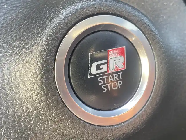 トヨタ ＧＲヤリス RZ 熊本県 2022(令4)年 4.3万km プラチナホワイトパールマイカ 純正ナビ/・AM/FM/CD/USB/BT/・フルセグTV/バックカメラ/トヨタセーフティセンス/・レーントレーシングアシスト/・プリクラッシュセーフティシステム/・ブラインドスポットモニター/・クリアランスソナー/・リヤクロストラフィックアラート/・ロードサインアシスト/・ヘッドアップディスプレイ/・レーダークルーズコントロール/・オートマチックハイビーム/・車両接近通報装置/前後コーナーセンサー/革巻きステアリング/・ステアリングリモコン/・ステアリングヒーター/オートライト/・LEDライト/・フォグランプ/・ヘッドライトレベライザー/D/N席シートヒーター/電動格納ミラー/・ウィンカーミラー/前後ドライブレコーダー（TZ-DR210）/純正フロアマット/純正アルミホイール/スマートキー/・スペアキー