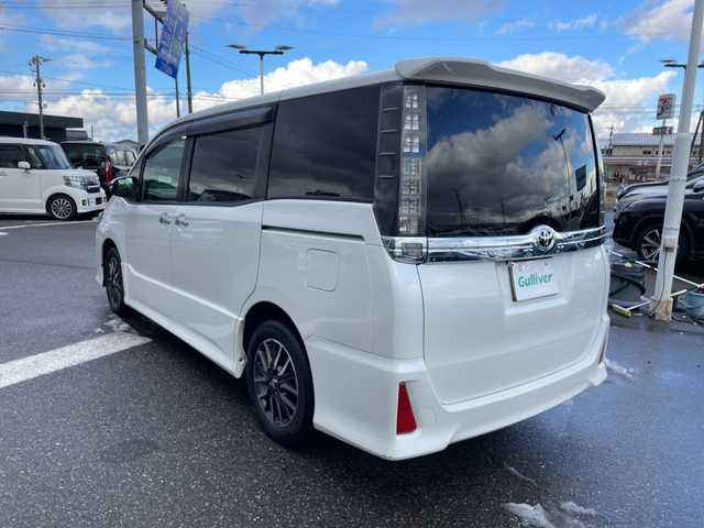 トヨタ ヴォクシー ZS 煌 新潟県 2015(平27)年 6.5万km ホワイトパールクリスタルシャイン 社外ナビ(AVIC-RW09)/(AM/FM/CD/DVD/Bluetooth)/フルセグTV/社外フリップダウンモニター/社外前後ドラレコ型デジタルインナーミラー/両側パワースライドドア/バックカメラ/純正フロアマット/ETC/プッシュスタート/スマートキー/スペアキー×1/LEDヘッドライト/オートライト/保証書