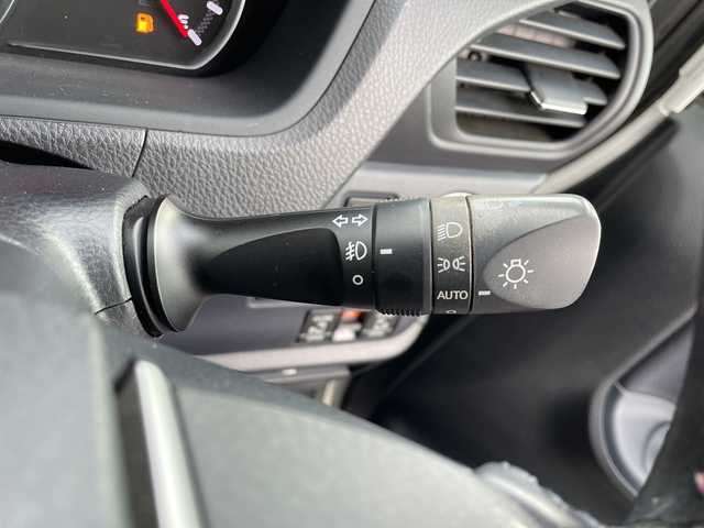 トヨタ ヴォクシー ZS 煌 新潟県 2015(平27)年 6.5万km ホワイトパールクリスタルシャイン 社外ナビ(AVIC-RW09)/(AM/FM/CD/DVD/Bluetooth)/フルセグTV/社外フリップダウンモニター/社外前後ドラレコ型デジタルインナーミラー/両側パワースライドドア/バックカメラ/純正フロアマット/ETC/プッシュスタート/スマートキー/スペアキー×1/LEDヘッドライト/オートライト/保証書