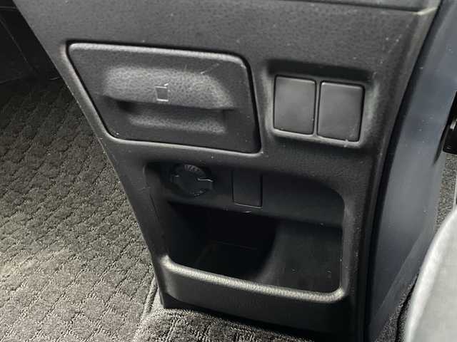 トヨタ ヴォクシー ZS 煌 新潟県 2015(平27)年 6.5万km ホワイトパールクリスタルシャイン 社外ナビ(AVIC-RW09)/(AM/FM/CD/DVD/Bluetooth)/フルセグTV/社外フリップダウンモニター/社外前後ドラレコ型デジタルインナーミラー/両側パワースライドドア/バックカメラ/純正フロアマット/ETC/プッシュスタート/スマートキー/スペアキー×1/LEDヘッドライト/オートライト/保証書