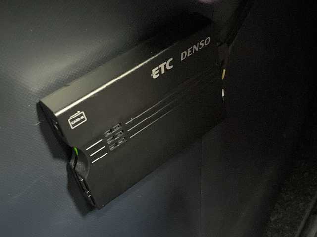 トヨタ ヴォクシー ZS 煌 新潟県 2015(平27)年 6.5万km ホワイトパールクリスタルシャイン 社外ナビ(AVIC-RW09)/(AM/FM/CD/DVD/Bluetooth)/フルセグTV/社外フリップダウンモニター/社外前後ドラレコ型デジタルインナーミラー/両側パワースライドドア/バックカメラ/純正フロアマット/ETC/プッシュスタート/スマートキー/スペアキー×1/LEDヘッドライト/オートライト/保証書