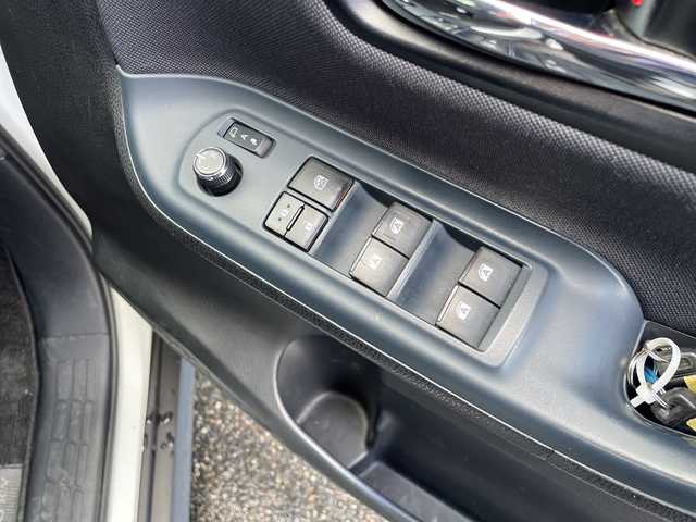 トヨタ ヴォクシー ZS 煌 新潟県 2015(平27)年 6.5万km ホワイトパールクリスタルシャイン 社外ナビ(AVIC-RW09)/(AM/FM/CD/DVD/Bluetooth)/フルセグTV/社外フリップダウンモニター/社外前後ドラレコ型デジタルインナーミラー/両側パワースライドドア/バックカメラ/純正フロアマット/ETC/プッシュスタート/スマートキー/スペアキー×1/LEDヘッドライト/オートライト/保証書