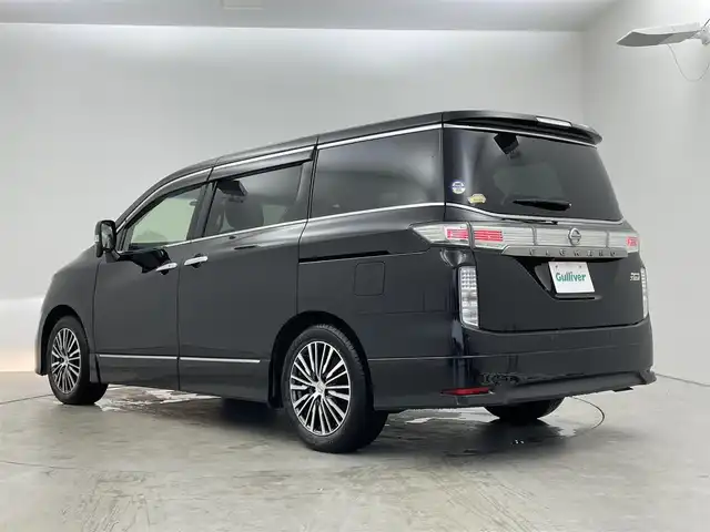 日産 エルグランド 250ハイウェイスター 埼玉県 2014(平26)年 2.4万km ファントムブラック 純正ナビ/純正アルミホイール/フリップダウンモニター/サンルーフ/両側パワースライドドア/コーナーセンサー/エアバッグW/カーテンエアバッグ/衝突被害軽減システム/ハーフレザーシート/クルーズコントロール/ウォークスルー/オートライト/スマートキー/プッシュスタート