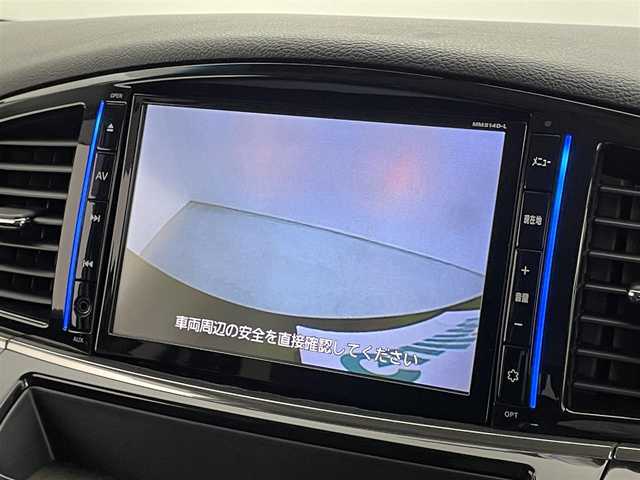 日産 エルグランド 250ハイウェイスター 埼玉県 2014(平26)年 2.4万km ファントムブラック 純正ナビ/純正アルミホイール/フリップダウンモニター/サンルーフ/両側パワースライドドア/コーナーセンサー/エアバッグW/カーテンエアバッグ/衝突被害軽減システム/ハーフレザーシート/クルーズコントロール/ウォークスルー/オートライト/スマートキー/プッシュスタート