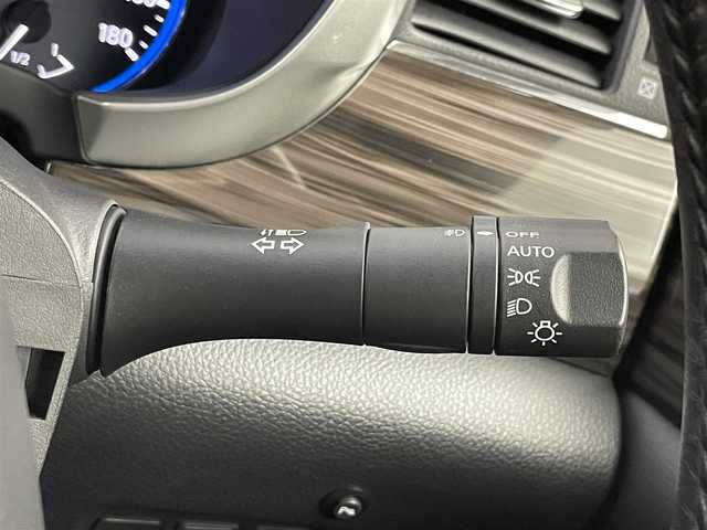 日産 エルグランド 250ハイウェイスター 埼玉県 2014(平26)年 2.4万km ファントムブラック 純正ナビ/純正アルミホイール/フリップダウンモニター/サンルーフ/両側パワースライドドア/コーナーセンサー/エアバッグW/カーテンエアバッグ/衝突被害軽減システム/ハーフレザーシート/クルーズコントロール/ウォークスルー/オートライト/スマートキー/プッシュスタート