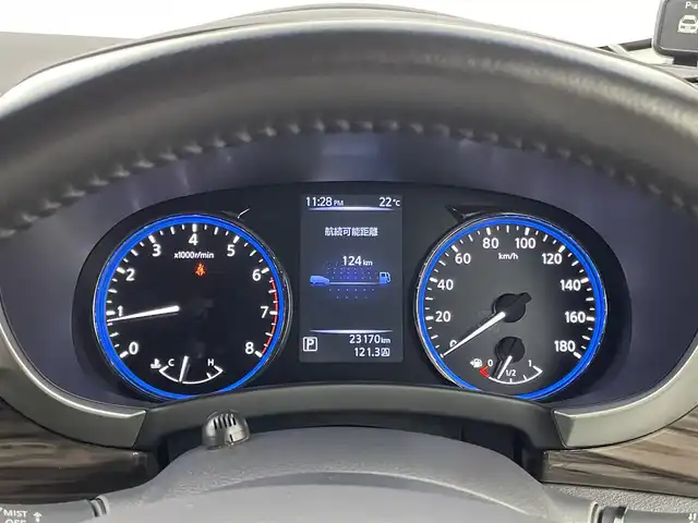 日産 エルグランド 250ハイウェイスター 埼玉県 2014(平26)年 2.4万km ファントムブラック 純正ナビ/純正アルミホイール/フリップダウンモニター/サンルーフ/両側パワースライドドア/コーナーセンサー/エアバッグW/カーテンエアバッグ/衝突被害軽減システム/ハーフレザーシート/クルーズコントロール/ウォークスルー/オートライト/スマートキー/プッシュスタート