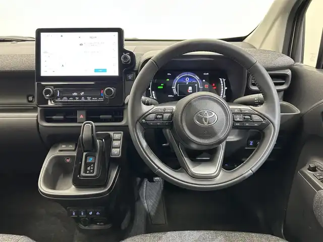 トヨタ シエンタ ハイブリッド Z 愛媛県 2023(令5)年 0.5万km ホワイトパールクリスタルシャイン ・ワンオーナー/・純正ナビ/(ラジオ/フルセグ/BT)/・トヨタセーフティセンス/・全方位カメラ/・両側パワースライドドア/・D/N席シートヒーター/・ハンドルヒーター/・ビルトインETC2.0/・ステアリングリモコン/・AC100V充電/・スペアキー/・取扱説明書/・保証書