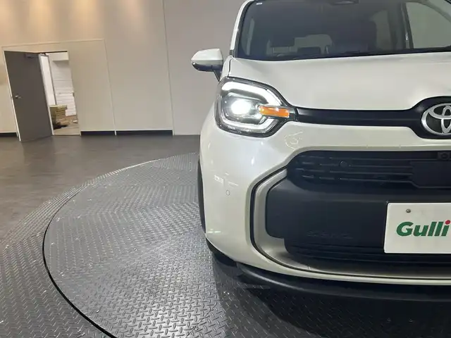 トヨタ シエンタ ハイブリッド Z 愛媛県 2023(令5)年 0.5万km ホワイトパールクリスタルシャイン ・ワンオーナー/・純正ナビ/(ラジオ/フルセグ/BT)/・トヨタセーフティセンス/・全方位カメラ/・両側パワースライドドア/・D/N席シートヒーター/・ハンドルヒーター/・ビルトインETC2.0/・ステアリングリモコン/・AC100V充電/・スペアキー/・取扱説明書/・保証書