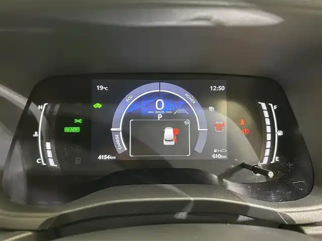 トヨタ シエンタ ハイブリッド Z 愛媛県 2023(令5)年 0.5万km ホワイトパールクリスタルシャイン ・ワンオーナー/・純正ナビ/(ラジオ/フルセグ/BT)/・トヨタセーフティセンス/・全方位カメラ/・両側パワースライドドア/・D/N席シートヒーター/・ハンドルヒーター/・ビルトインETC2.0/・ステアリングリモコン/・AC100V充電/・スペアキー/・取扱説明書/・保証書