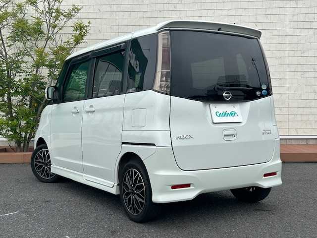 日産 ルークス ハイウェイスター ターボ 茨城県 2010(平22)年 14.1万km 白 純正ナビ　/ＥＴＣ　/スマートキー　/両側パワースライドドア　/社外ＡＷ　/パワーステアリング　/パワーウィンドウ　/盗難防止装置　/オートライト　/ＡＢＳ　/ベンチシート　/エアバックＷ　/フロアマット純正　/スペアタイヤ