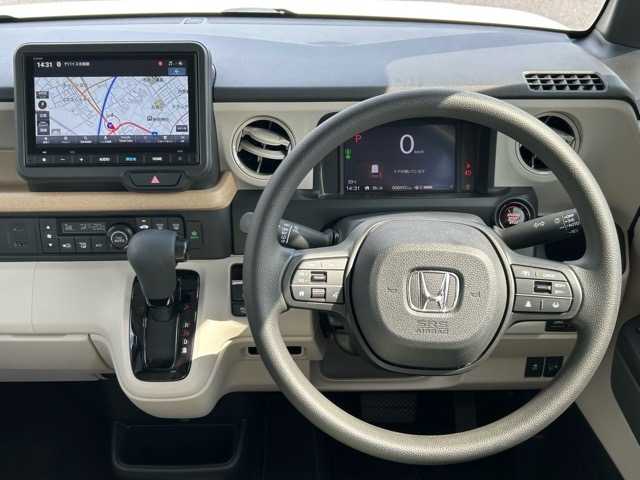 ホンダ Ｎ ＢＯＸ 千葉県 2024(令6)年 0.9万km プラチナホワイトパール ワンオーナー/純正ナビ/フルセグTV/Bluetooth/バックカメラ/片側パワースライドドア/レーダークルーズコントロール/衝突被害軽減アシスト/車線逸脱警報/レーンキープアシスト/標識認識機能/先行車発進お知らせ/オートハイビーム/LEDヘッドライト/ウィンカーミラー/ステアリングスイッチ/プッシュスタートボタン/スマートキー/スペアキー1本/純正フロアマット