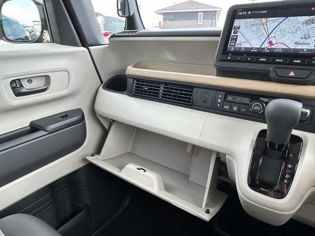 ホンダ Ｎ ＢＯＸ 千葉県 2024(令6)年 0.9万km プラチナホワイトパール ワンオーナー/純正ナビ/フルセグTV/Bluetooth/バックカメラ/片側パワースライドドア/レーダークルーズコントロール/衝突被害軽減アシスト/車線逸脱警報/レーンキープアシスト/標識認識機能/先行車発進お知らせ/オートハイビーム/LEDヘッドライト/ウィンカーミラー/ステアリングスイッチ/プッシュスタートボタン/スマートキー/スペアキー1本/純正フロアマット