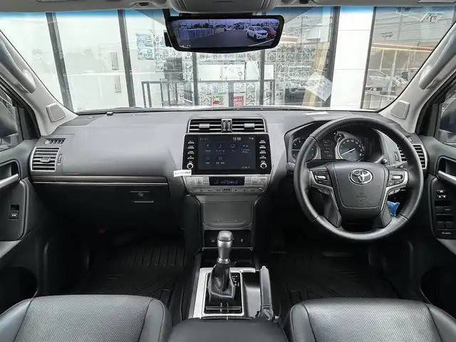 トヨタ ランドクルーザー プラド TX Lパッケージ マットブラED 千葉県 2023(令5)年 3.3万km ホワイトパールクリスタルシャイン 純正ディスプレイオーディオ　/ナビキットあり/(フルセグTV/CD/DVD/Bluetooth)/サンルーフ/全周囲カメラ/衝突被害軽減システム/車線逸脱警報/クルーズコントロール/レザーシート/横滑り防止装置/ETC/ドライブレコーダー/LEDヘッドライト/フォグランプ/オートライト/ウィンカーミラー/電動格納ミラー/純正18インチAW/シートヒーター/エアシート/シートリフター/プッシュスタート/スマートキー/フロアマット/ドアバイザー/取扱説明書/保証書