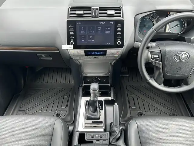 トヨタ ランドクルーザー プラド TX Lパッケージ マットブラED 千葉県 2023(令5)年 3.3万km ホワイトパールクリスタルシャイン 純正ディスプレイオーディオ　/ナビキットあり/(フルセグTV/CD/DVD/Bluetooth)/サンルーフ/全周囲カメラ/衝突被害軽減システム/車線逸脱警報/クルーズコントロール/レザーシート/横滑り防止装置/ETC/ドライブレコーダー/LEDヘッドライト/フォグランプ/オートライト/ウィンカーミラー/電動格納ミラー/純正18インチAW/シートヒーター/エアシート/シートリフター/プッシュスタート/スマートキー/フロアマット/ドアバイザー/取扱説明書/保証書