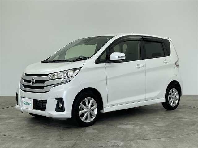 日産 デイズ ハイウェイスターX 群馬県 2018(平30)年 4.2万km ホワイトパール 純正ナビ　全方位カメラ　衝突軽減システム　レーンアシスト　横滑り防止　オートマチックハイビーム　ドライブレコーダー　ＥＴＣ　ＨＩＤライト　アイドリングストップ　スマートキー　プッシュスタート