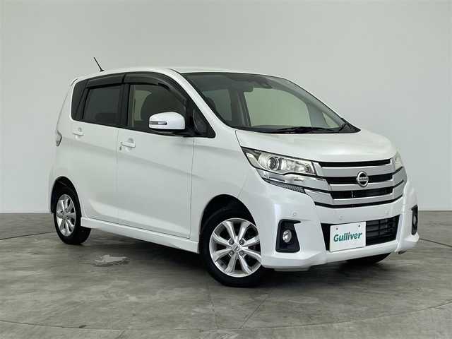 日産 デイズ ハイウェイスターX 群馬県 2018(平30)年 4.2万km ホワイトパール 純正ナビ　全方位カメラ　衝突軽減システム　レーンアシスト　横滑り防止　オートマチックハイビーム　ドライブレコーダー　ＥＴＣ　ＨＩＤライト　アイドリングストップ　スマートキー　プッシュスタート