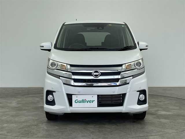 日産 デイズ ハイウェイスターX 群馬県 2018(平30)年 4.2万km ホワイトパール 純正ナビ　全方位カメラ　衝突軽減システム　レーンアシスト　横滑り防止　オートマチックハイビーム　ドライブレコーダー　ＥＴＣ　ＨＩＤライト　アイドリングストップ　スマートキー　プッシュスタート