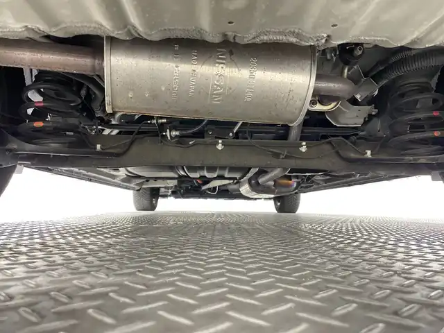 日産 セレナ e－パワー ハイウェイスター V 神奈川県 2018(平30)年 5.7万km アズライトブルー 純正8型SDナビゲーション【MM518D-L】/フルセグ　AM FM CD DVD　AUX/インテリジェントアラウンドビューモニター/インテリジェントルームミラー/ハンズフリー両側電動スライドドア【サンセード】/セーフティパックB/プロパイロット/車線逸脱防止支援システム/踏み間違い防止アシスト/インテリジェントパーキングアシスト/標識検知機能/ふらつき警報/フロントバックソナー/ヒーター付きドアミラー/電動パーキング/オートブレーキホールド/インテリジェントエマージェンシーブレーキ/LDW車線逸脱警報/レーダークルーズコントロール/オートハイビーム/合皮コンビシート/革巻きステアリング/ステアリングヒーター/社外前方ドライブレコーダー/ドライブモード/2列目3列目USB電源ソケット・パーソナルテーブル/プッシュスタート/インテリジェントキー/純正サイドシル・リアスポイラー/純正15インチアルミホイール/LEDヘッドランプ/オートライト/フロントフォグランプ