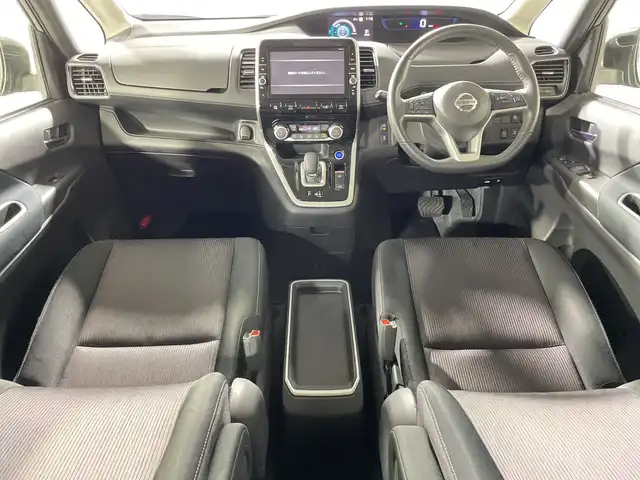 日産 セレナ e－パワー ハイウェイスター V 神奈川県 2018(平30)年 5.7万km アズライトブルー 純正8型SDナビゲーション【MM518D-L】/フルセグ　AM FM CD DVD　AUX/インテリジェントアラウンドビューモニター/インテリジェントルームミラー/ハンズフリー両側電動スライドドア【サンセード】/セーフティパックB/プロパイロット/車線逸脱防止支援システム/踏み間違い防止アシスト/インテリジェントパーキングアシスト/標識検知機能/ふらつき警報/フロントバックソナー/ヒーター付きドアミラー/電動パーキング/オートブレーキホールド/インテリジェントエマージェンシーブレーキ/LDW車線逸脱警報/レーダークルーズコントロール/オートハイビーム/合皮コンビシート/革巻きステアリング/ステアリングヒーター/社外前方ドライブレコーダー/ドライブモード/2列目3列目USB電源ソケット・パーソナルテーブル/プッシュスタート/インテリジェントキー/純正サイドシル・リアスポイラー/純正15インチアルミホイール/LEDヘッドランプ/オートライト/フロントフォグランプ
