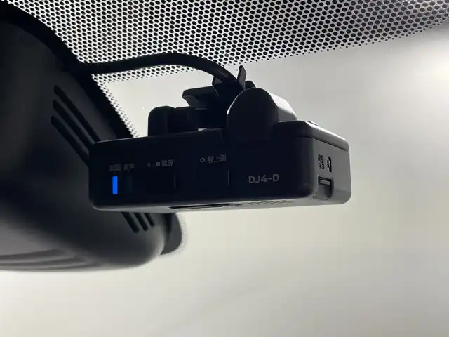 日産 セレナ e－パワー ハイウェイスター V 神奈川県 2018(平30)年 5.7万km アズライトブルー 純正8型SDナビゲーション【MM518D-L】/フルセグ　AM FM CD DVD　AUX/インテリジェントアラウンドビューモニター/インテリジェントルームミラー/ハンズフリー両側電動スライドドア【サンセード】/セーフティパックB/プロパイロット/車線逸脱防止支援システム/踏み間違い防止アシスト/インテリジェントパーキングアシスト/標識検知機能/ふらつき警報/フロントバックソナー/ヒーター付きドアミラー/電動パーキング/オートブレーキホールド/インテリジェントエマージェンシーブレーキ/LDW車線逸脱警報/レーダークルーズコントロール/オートハイビーム/合皮コンビシート/革巻きステアリング/ステアリングヒーター/社外前方ドライブレコーダー/ドライブモード/2列目3列目USB電源ソケット・パーソナルテーブル/プッシュスタート/インテリジェントキー/純正サイドシル・リアスポイラー/純正15インチアルミホイール/LEDヘッドランプ/オートライト/フロントフォグランプ