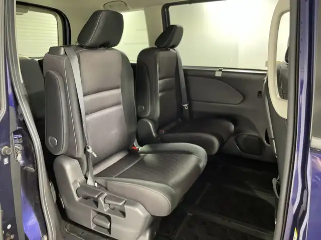 日産 セレナ e－パワー ハイウェイスター V 神奈川県 2018(平30)年 5.7万km アズライトブルー 純正8型SDナビゲーション【MM518D-L】/フルセグ　AM FM CD DVD　AUX/インテリジェントアラウンドビューモニター/インテリジェントルームミラー/ハンズフリー両側電動スライドドア【サンセード】/セーフティパックB/プロパイロット/車線逸脱防止支援システム/踏み間違い防止アシスト/インテリジェントパーキングアシスト/標識検知機能/ふらつき警報/フロントバックソナー/ヒーター付きドアミラー/電動パーキング/オートブレーキホールド/インテリジェントエマージェンシーブレーキ/LDW車線逸脱警報/レーダークルーズコントロール/オートハイビーム/合皮コンビシート/革巻きステアリング/ステアリングヒーター/社外前方ドライブレコーダー/ドライブモード/2列目3列目USB電源ソケット・パーソナルテーブル/プッシュスタート/インテリジェントキー/純正サイドシル・リアスポイラー/純正15インチアルミホイール/LEDヘッドランプ/オートライト/フロントフォグランプ