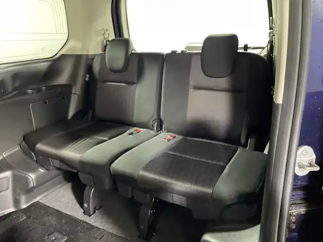 日産 セレナ e－パワー ハイウェイスター V 神奈川県 2018(平30)年 5.7万km アズライトブルー 純正8型SDナビゲーション【MM518D-L】/フルセグ　AM FM CD DVD　AUX/インテリジェントアラウンドビューモニター/インテリジェントルームミラー/ハンズフリー両側電動スライドドア【サンセード】/セーフティパックB/プロパイロット/車線逸脱防止支援システム/踏み間違い防止アシスト/インテリジェントパーキングアシスト/標識検知機能/ふらつき警報/フロントバックソナー/ヒーター付きドアミラー/電動パーキング/オートブレーキホールド/インテリジェントエマージェンシーブレーキ/LDW車線逸脱警報/レーダークルーズコントロール/オートハイビーム/合皮コンビシート/革巻きステアリング/ステアリングヒーター/社外前方ドライブレコーダー/ドライブモード/2列目3列目USB電源ソケット・パーソナルテーブル/プッシュスタート/インテリジェントキー/純正サイドシル・リアスポイラー/純正15インチアルミホイール/LEDヘッドランプ/オートライト/フロントフォグランプ