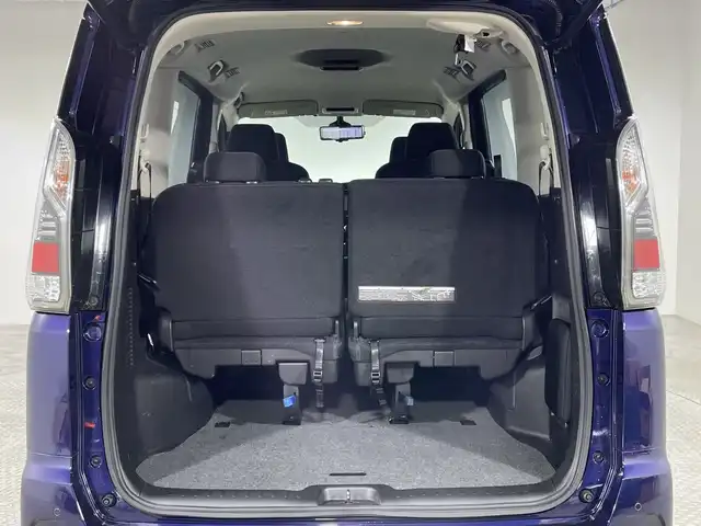 日産 セレナ e－パワー ハイウェイスター V 神奈川県 2018(平30)年 5.7万km アズライトブルー 純正8型SDナビゲーション【MM518D-L】/フルセグ　AM FM CD DVD　AUX/インテリジェントアラウンドビューモニター/インテリジェントルームミラー/ハンズフリー両側電動スライドドア【サンセード】/セーフティパックB/プロパイロット/車線逸脱防止支援システム/踏み間違い防止アシスト/インテリジェントパーキングアシスト/標識検知機能/ふらつき警報/フロントバックソナー/ヒーター付きドアミラー/電動パーキング/オートブレーキホールド/インテリジェントエマージェンシーブレーキ/LDW車線逸脱警報/レーダークルーズコントロール/オートハイビーム/合皮コンビシート/革巻きステアリング/ステアリングヒーター/社外前方ドライブレコーダー/ドライブモード/2列目3列目USB電源ソケット・パーソナルテーブル/プッシュスタート/インテリジェントキー/純正サイドシル・リアスポイラー/純正15インチアルミホイール/LEDヘッドランプ/オートライト/フロントフォグランプ