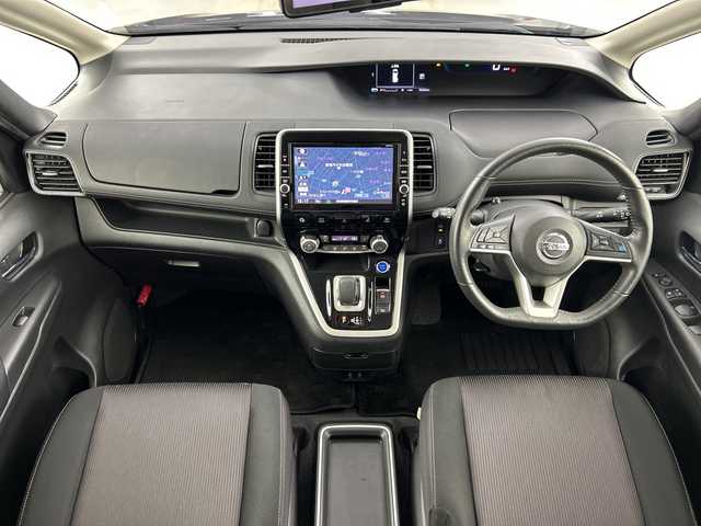 日産 セレナ e－パワー ハイウェイスター V 愛知県 2018(平30)年 5.7万km アズライトブルー 純正9型SDナビゲーション【MM518D-L】/フルセグTV/CD/DVD/MSV/Bluetooth/インテリジェントアラウンドビューモニター/インテリジェントルームミラー/ハンズフリー両側電動スライドドア【サンセード】/セーフティパックB/プロパイロット/車線逸脱防止支援システム/踏み間違い防止アシスト/インテリジェントパーキングアシスト/標識検知機能/ふらつき警報/フロントバックソナー/ヒーター付きドアミラー/電動パーキング/オートブレーキホールド/インテリジェントエマージェンシーブレーキ/LDW車線逸脱警報/レーダークルーズコントロール/オートハイビーム/合皮コンビシート/革巻きステアリング/ステアリングヒーター/社外前方ドライブレコーダー/ドライブモード/2列目3列目USB電源ソケット・パーソナルテーブル/プッシュスタート/インテリジェントキー/純正サイドシル・リアスポイラー/純正15インチアルミホイール/LEDヘッドランプ/オートライト/フロントフォグランプ