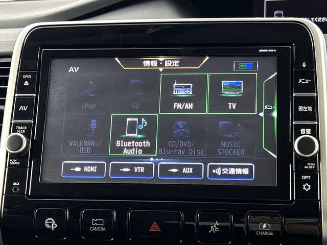 日産 セレナ e－パワー ハイウェイスター V 愛知県 2018(平30)年 5.7万km アズライトブルー 純正9型SDナビゲーション【MM518D-L】/フルセグTV/CD/DVD/MSV/Bluetooth/インテリジェントアラウンドビューモニター/インテリジェントルームミラー/ハンズフリー両側電動スライドドア【サンセード】/セーフティパックB/プロパイロット/車線逸脱防止支援システム/踏み間違い防止アシスト/インテリジェントパーキングアシスト/標識検知機能/ふらつき警報/フロントバックソナー/ヒーター付きドアミラー/電動パーキング/オートブレーキホールド/インテリジェントエマージェンシーブレーキ/LDW車線逸脱警報/レーダークルーズコントロール/オートハイビーム/合皮コンビシート/革巻きステアリング/ステアリングヒーター/社外前方ドライブレコーダー/ドライブモード/2列目3列目USB電源ソケット・パーソナルテーブル/プッシュスタート/インテリジェントキー/純正サイドシル・リアスポイラー/純正15インチアルミホイール/LEDヘッドランプ/オートライト/フロントフォグランプ